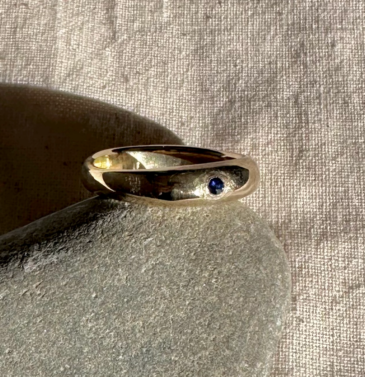 GLOW ring with BLUE SAPPHIRE - Size 8