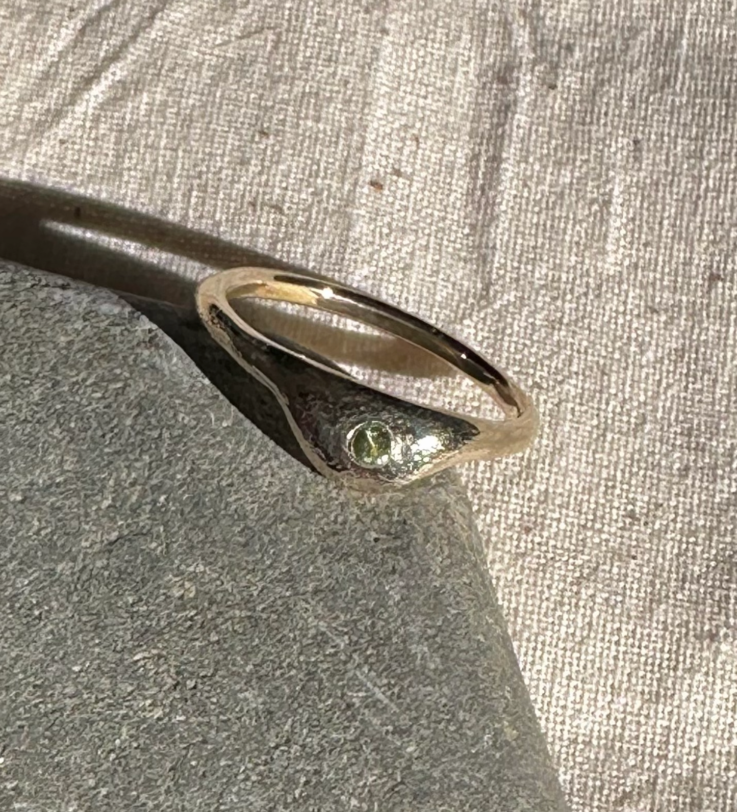 SETTING SUN ring with peridot - Size 7